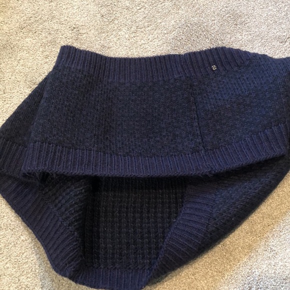 Lululemon Infinitely Mad black swan knit wool infinity scarf, black and purple - Picture 6 of 7